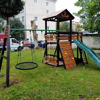 Площадка с гнездом и песочницей!